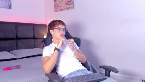 Snapshot of aiiden_15 chatting on October 10, 1:16 pm Aiden online show from October 10, 1:16 pm