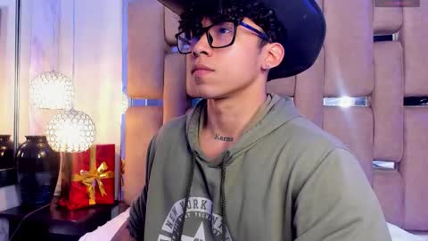 akazaboy online show from February 25, 5:08 am