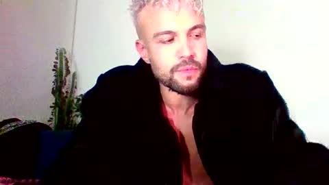 Snapshot of aki1080be chatting on October 30, 9:05 pm Sweet moment online show from October 30, 9:05 pm