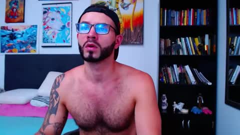 Snapshot of akiles_r chatting on January 15, 10:24 pm akiles online show from January 15, 10:24 pm