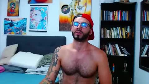 Snapshot of akiles_r chatting on December 19, 11:03 pm akiles online show from December 19, 11:03 pm