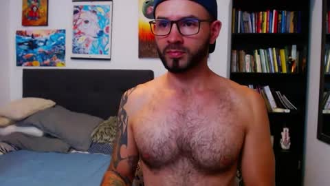 Snapshot of akiles_r chatting on December 12, 12:48 am akiles online show from December 12, 12:48 am