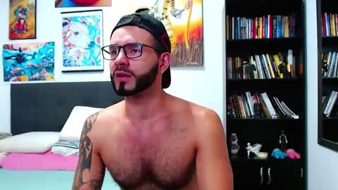 Snapshot of akiles_r chatting on January 20, 11:32 pm akiles online show from January 20, 11:32 pm