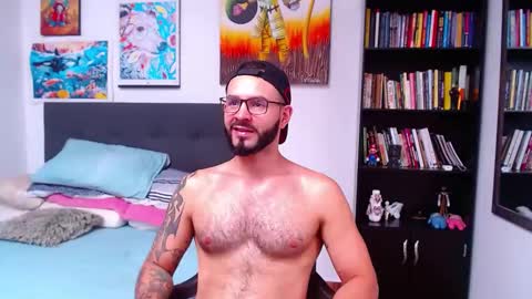 Snapshot of akiles_r chatting on February 18, 9:20 pm akiles online show from February 18, 9:20 pm
