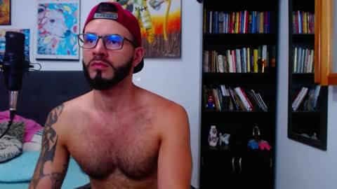 Snapshot of akiles_r chatting on March 11, 9:59 pm akiles online show from March 11, 9:59 pm