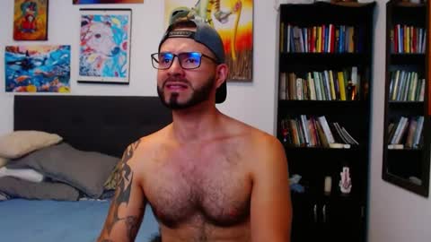 Snapshot of akiles_r chatting on December 9, 11:09 pm akiles online show from December 9, 11:09 pm