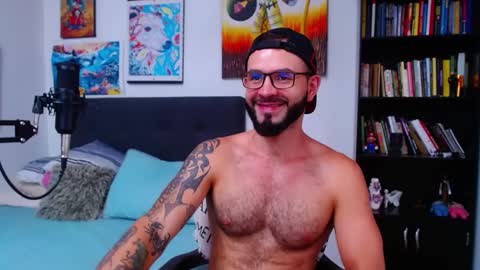 Snapshot of akiles_r chatting on March 12, 10:17 pm akiles online show from March 12, 10:17 pm