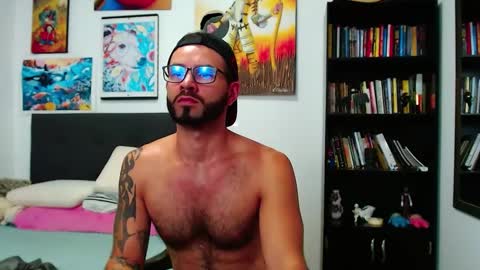 Snapshot of akiles_r chatting on January 22, 11:32 pm akiles online show from January 22, 11:32 pm