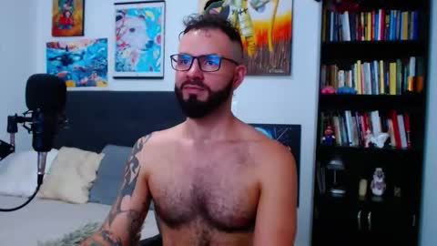 Snapshot of akiles_r chatting on October 14, 11:01 pm akiles online show from October 14, 11:01 pm