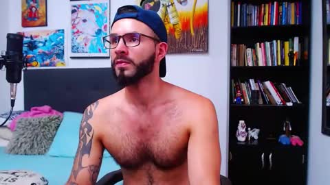 Snapshot of akiles_r chatting on March 10, 10:13 pm akiles online show from March 10, 10:13 pm