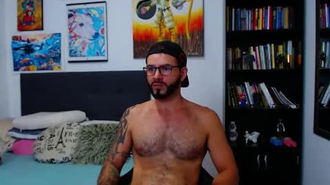 Snapshot of akiles_r chatting on February 5, 11:17 pm akiles online show from February 5, 11:17 pm
