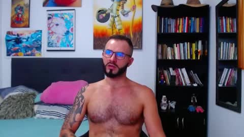 Snapshot of akiles_r chatting on February 24, 10:03 pm akiles online show from February 24, 10:03 pm