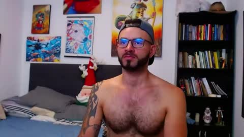 Snapshot of akiles_r chatting on December 4, 12:08 am akiles online show from December 4, 12:08 am