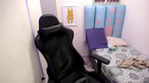 Akyra latin online show from April 14, 4:34 am