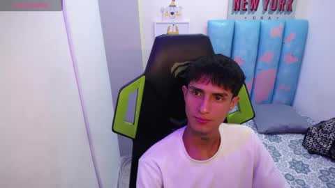 Akyra latin online show from April 2, 4:43 am