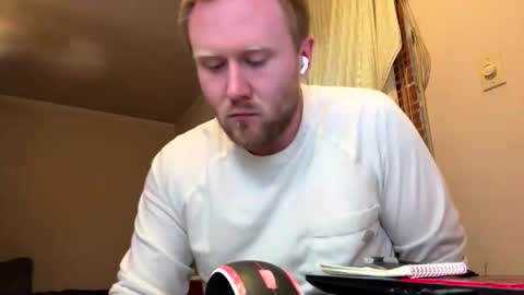 Al online show from October 12, 6:46 pm