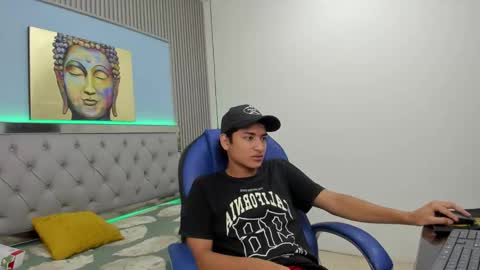Snapshot of alamgrey_ chatting on October 21, 2:31 pm Alam online show from October 21, 2:31 pm