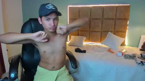 Snapshot of alamgrey_ chatting on October 17, 4:55 pm Alam online show from October 17, 4:55 pm