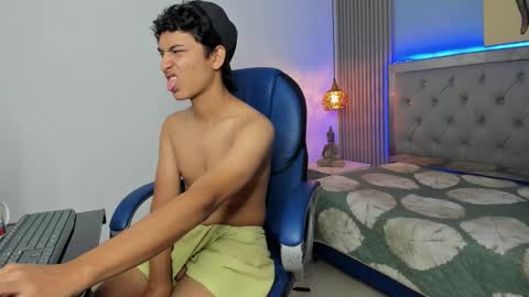Snapshot of alamgrey_ chatting on October 16, 4:48 pm Alam online show from October 16, 4:48 pm