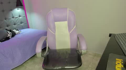 Snapshot of alamgrey_ chatting on October 18, 4:56 pm Alam online show from October 18, 4:56 pm