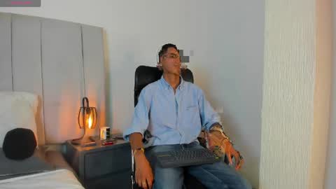 alan_colthon online show from April 15, 3:06 am