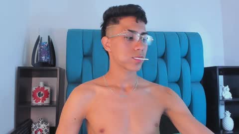 Snapshot of alannaughty_ chatting on December 27, 8:39 pm alannaughty_ online show from December 27, 8:39 pm