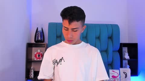 Snapshot of alannaughty_ chatting on December 21, 8:43 pm alannaughty_ online show from December 21, 8:43 pm