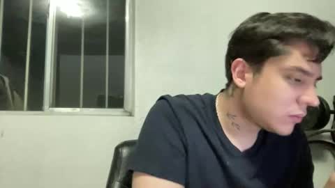 albertoarenas16 online show from April 16, 7:08 am