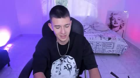 Aleck Boy online show from December 13, 8:04 pm