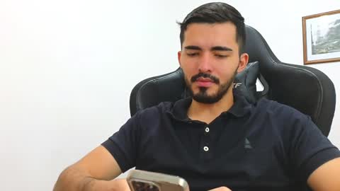 Snapshot of alejandroo_7 chatting on January 16, 8:03 pm alejandroo_7 online show from January 16, 8:03 pm