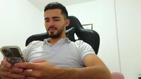 Snapshot of alejandroo_7 chatting on December 21, 9:15 pm alejandroo_7 online show from December 21, 9:15 pm