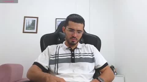 alejandroo_7 online show from December 4, 3:08 pm