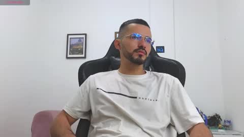 alejandroo_7 online show from January 6, 4:11 pm