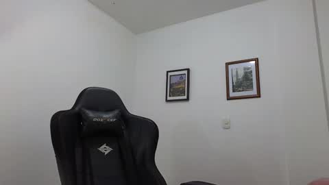 Snapshot of alejandroo_7 chatting on December 27, 7:24 pm alejandroo_7 online show from December 27, 7:24 pm