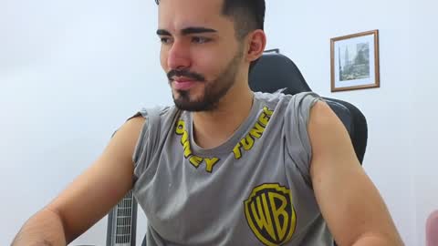 Snapshot of alejandroo_7 chatting on January 8, 8:39 pm alejandroo_7 online show from January 8, 8:39 pm