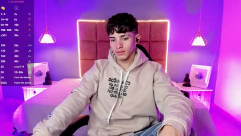 ALejoo Saenz online show from March 18, 7:33 am