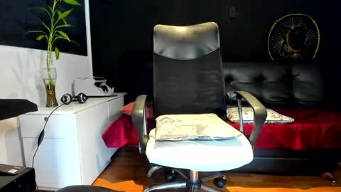 ALESSANDRO  WYE online show from October 24, 2:35 am