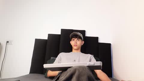 alex_mark_ online show from November 28, 1:35 pm