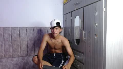 alex online show from April 8, 12:33 am