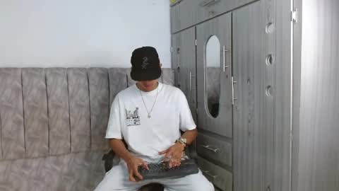 alex online show from April 4, 10:07 pm