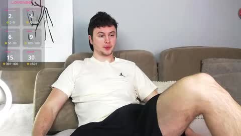 Snapshot of alex_onelove chatting on March 10, 6:27 am Alex online show from March 10, 6:27 am