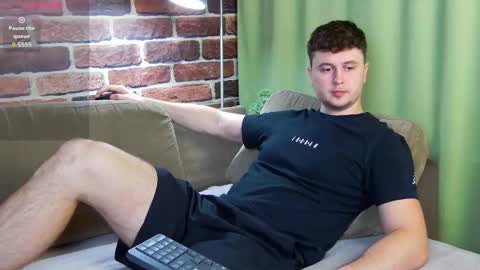Snapshot of alex_onelove chatting on September 17, 7:31 am Alex online show from September 17, 7:31 am