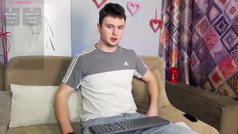 Snapshot of alex_onelove chatting on February 20, 5:55 am Alex online show from February 20, 5:55 am