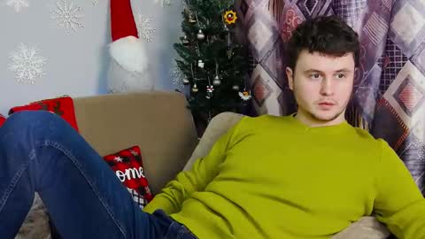 Snapshot of alex_onelove chatting on December 20, 11:10 am Alex online show from December 20, 11:10 am