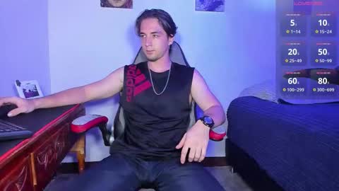 Snapshot of alex_smith0 chatting on October 2, 12:25 am     online show from October 2, 12:25 am