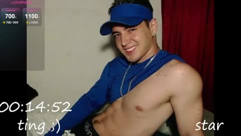 Snapshot of alex_smith0 chatting on January 12, 2:24 am     online show from January 12, 2:24 am