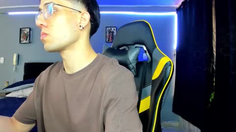 Snapshot of alexgiraldo__ chatting on September 12, 12:38 pm alexgiraldo__ online show from September 12, 12:38 pm