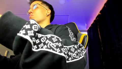 Snapshot of alexgiraldo__ chatting on September 11, 11:53 am alexgiraldo__ online show from September 11, 11:53 am