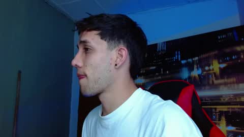 alexgiraldo__ online show from April 12, 2:04 am