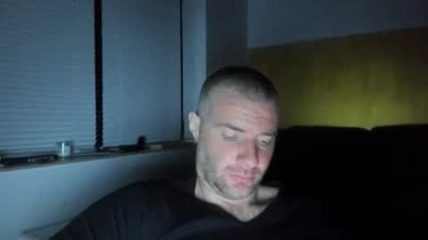 alfiesolomons87 online show from April 24, 8:44 pm